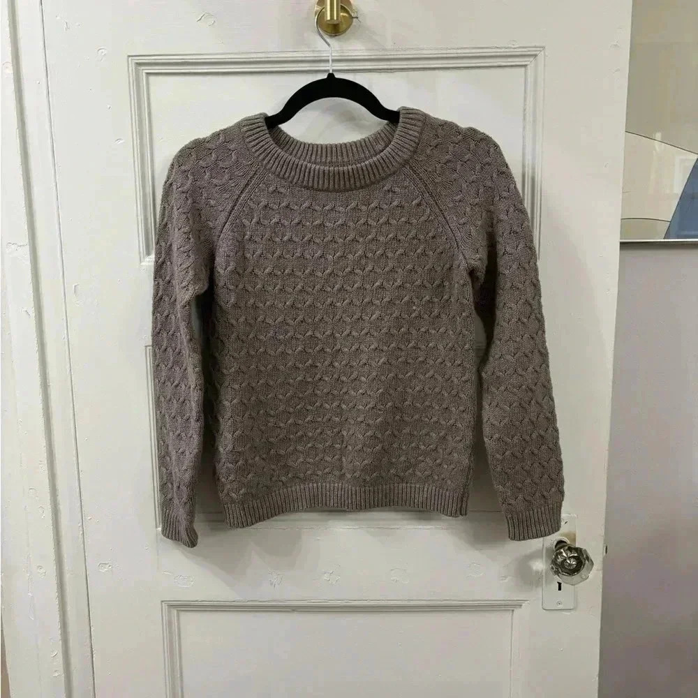 Old Navy Crew Neck Cable Knit Long Sleeve Pullover Sweater Sz XS - Picture 10 of 11